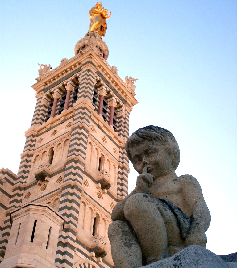Ange devant Notre Dame de la Garde